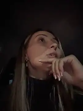 LetsFunKARINA live sex cam