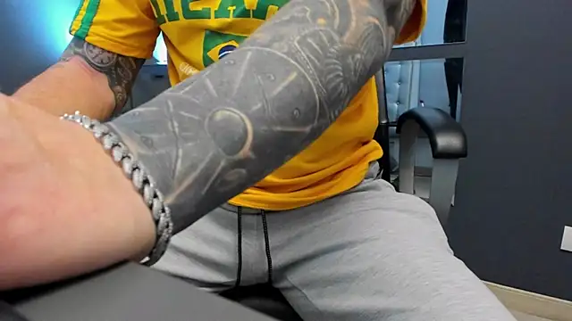 AronGrant live sex cam