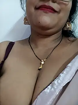 Nyra-23 live sex cam