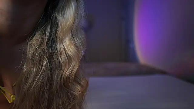 VikkiLustfull's cam snapshot