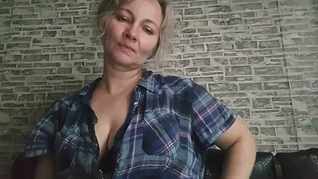 EdithManning's cam snapshot