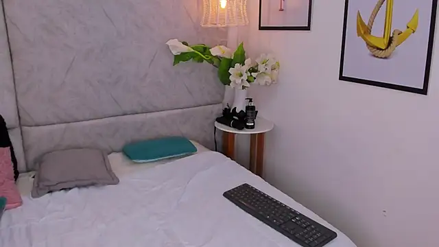 naomiii__'s cam snapshot