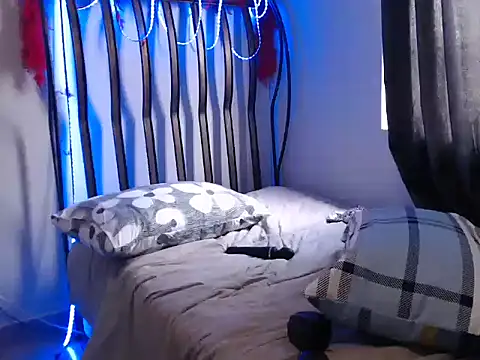 yellowkitten's cam snapshot