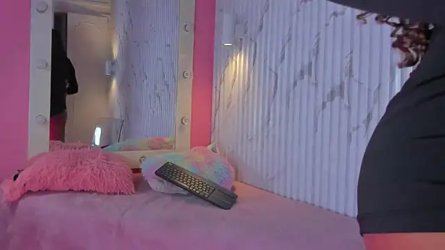 Missdionne_curly's cam snapshot