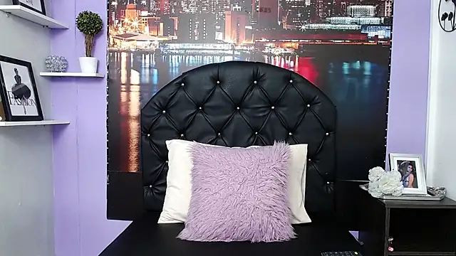 SabrinaRoux's cam snapshot