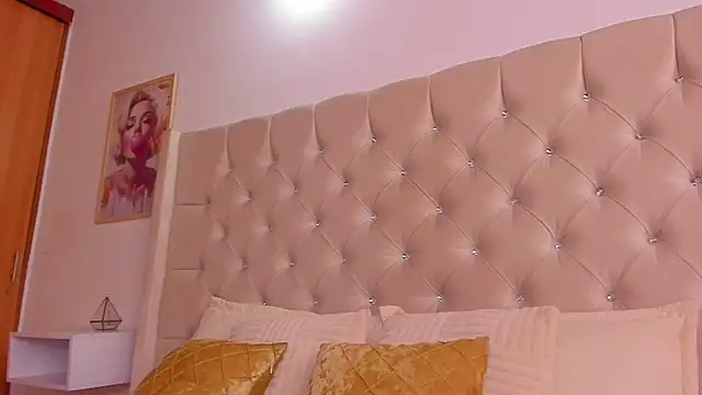 Eloisa_cleavage_'s cam snapshot