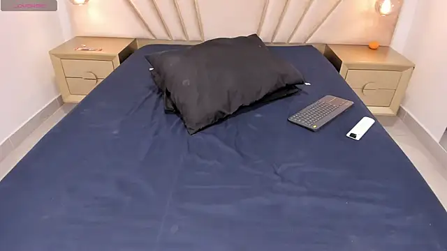 MaroxCute live sex cam