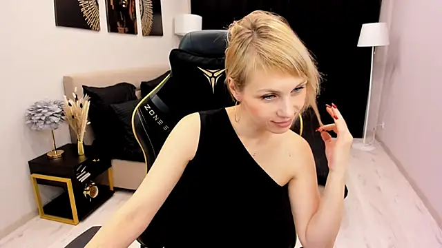 LindaSandy_1's cam snapshot