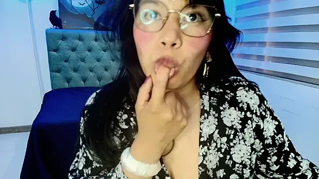 EsmeraldaChantre's cam snapshot