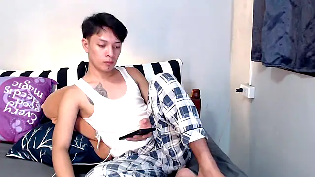 urpinoyasian's cam snapshot