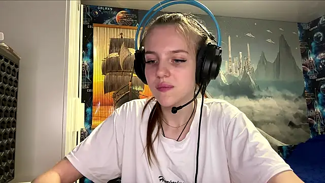 Elira_Breeze's cam snapshot