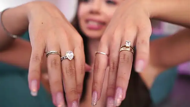 Aisha_Bee's cam snapshot