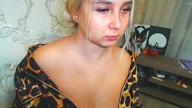 DolphinDreams live sex cam