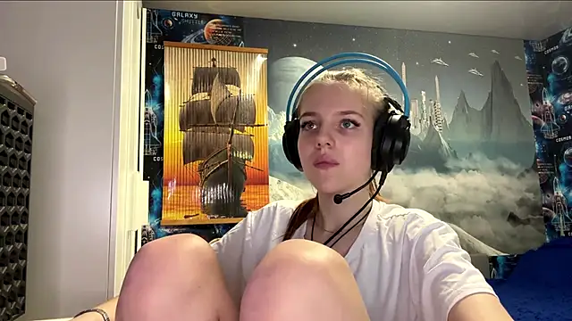 Elira_Breeze's cam snapshot