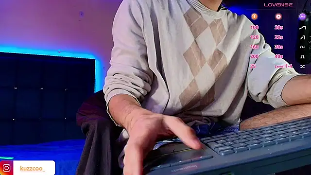 kuzzcoo live sex cam