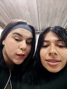 Carolina-petite live sex cam