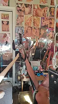 luvs2cumm69 live sex cam