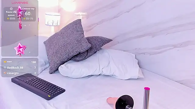 leo_and_mia's cam snapshot