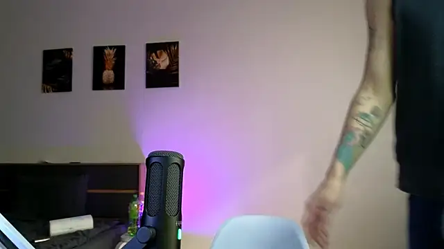 DENIS_HERE's cam snapshot