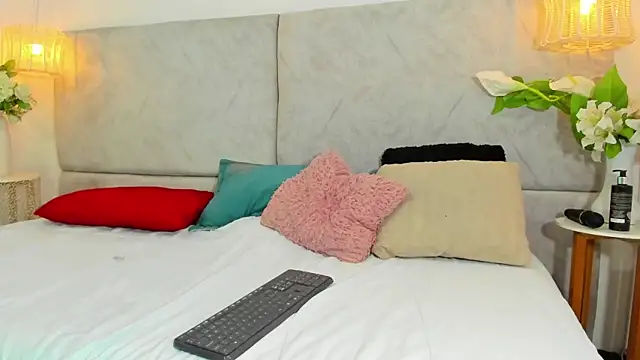 naomiii__'s cam snapshot