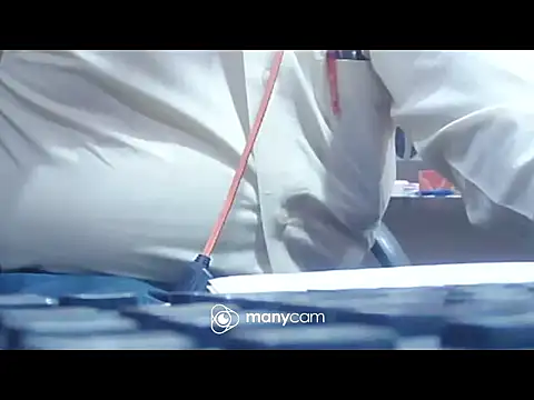 pussyrider1-4u's cam snapshot