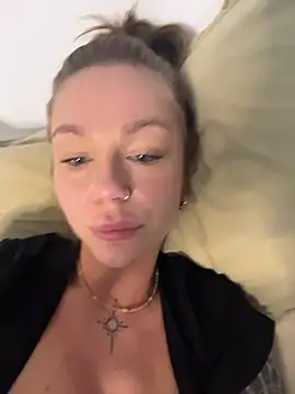 MiraLuna's cam snapshot