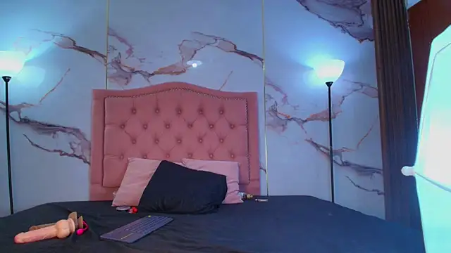 Ema_Jonees live sex cam