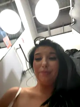 Tisha_Busty live sex cam