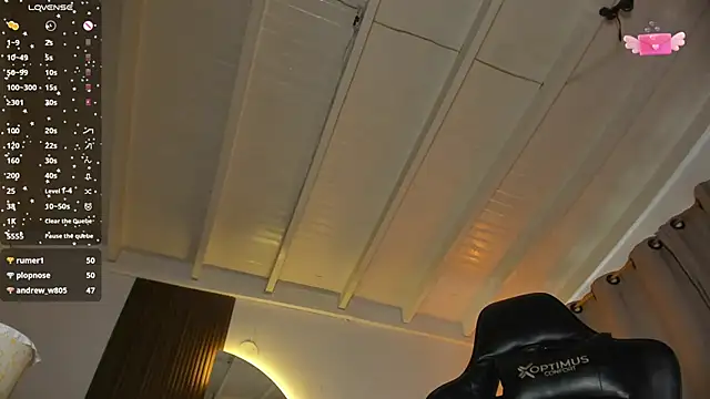 laura-hills18 live sex cam