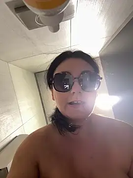 LoveSperm75 live sex cam