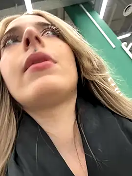 LoraaDoll live sex cam