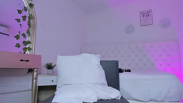 emma_rules99's cam snapshot