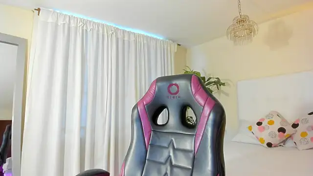 Emi_Rosee's cam snapshot