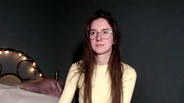 wow__kelly's Stripchat show and profile