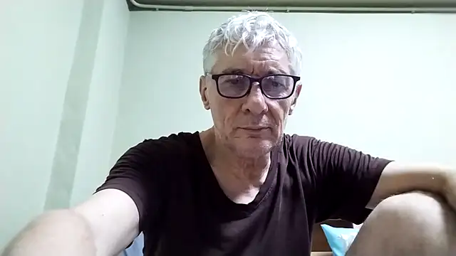 BIGUNCUTHARDCOCK live sex cam