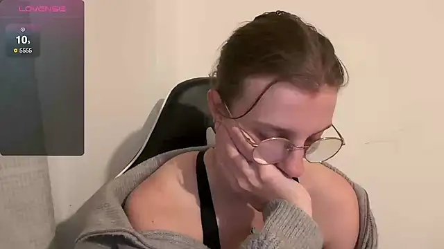 BustyKellyXXX's cam snapshot