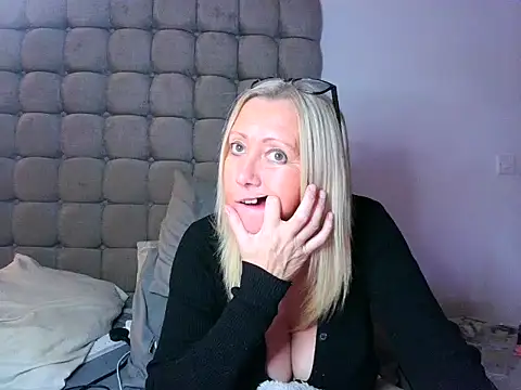 CocoJadeX's cam snapshot