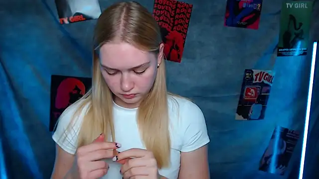 MademoiselleCl's cam snapshot