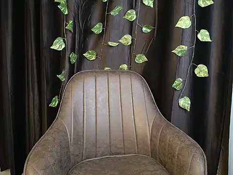 Naughtyy_stripgirl's cam snapshot