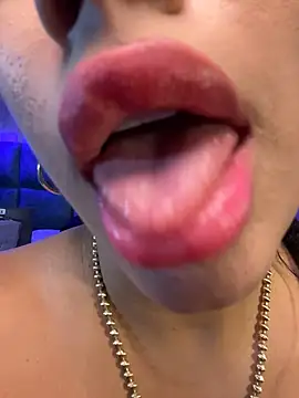 kiim_taaylor live sex cam