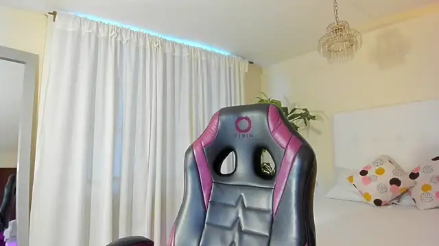 Emi_Rosee's cam snapshot