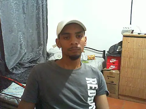 29YOURZ_28_'s cam snapshot