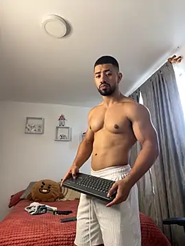 Ezzio_Scolaro live sex cam