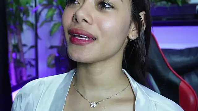 sara_sharma_'s cam snapshot