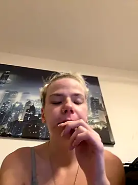 BlondieJujuVibe's cam snapshot