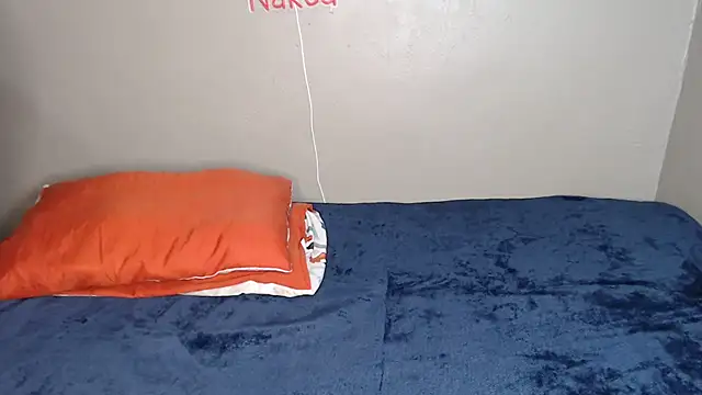 Lunalee's cam snapshot