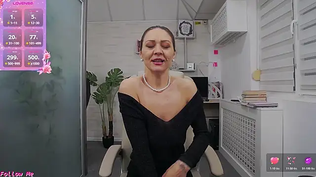 EllaMilf_ live sex cam