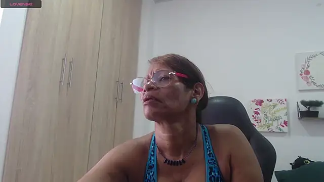 BustyMilf_ live sex cam