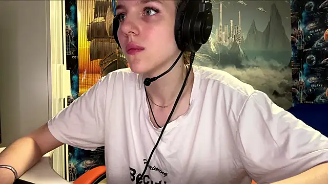 Elira_Breeze's cam snapshot