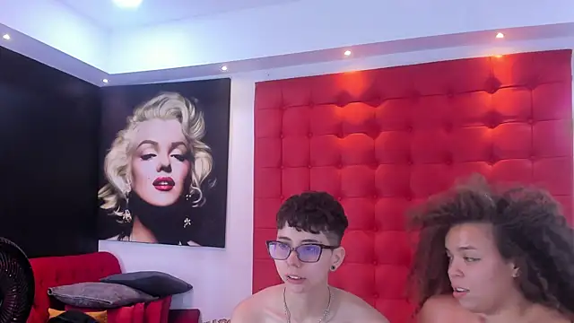 KiaraBelle_and_Max's cam snapshot